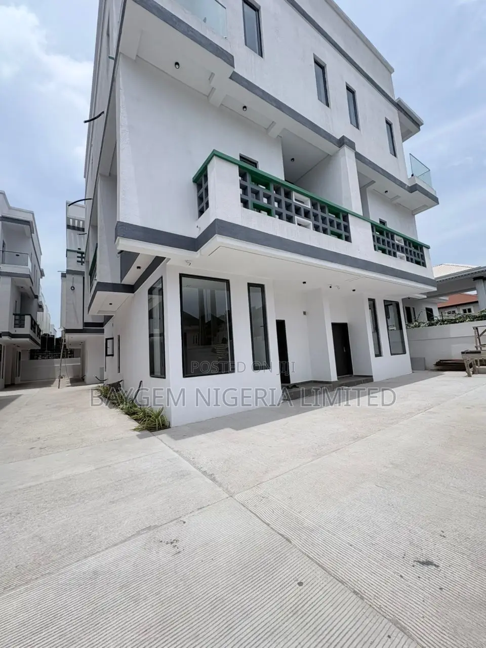 4bdrm Duplex in Lekki Phase 1 for sale in Lekki Phase 1