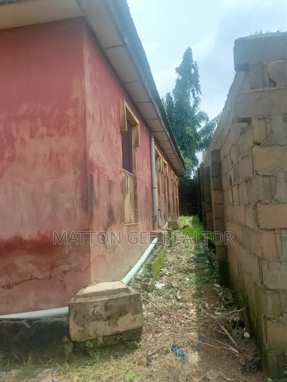 3bdrm Bungalow in Lasutech Odogunyan, Ikorodu Garage for sale in Ikorodu Garage
