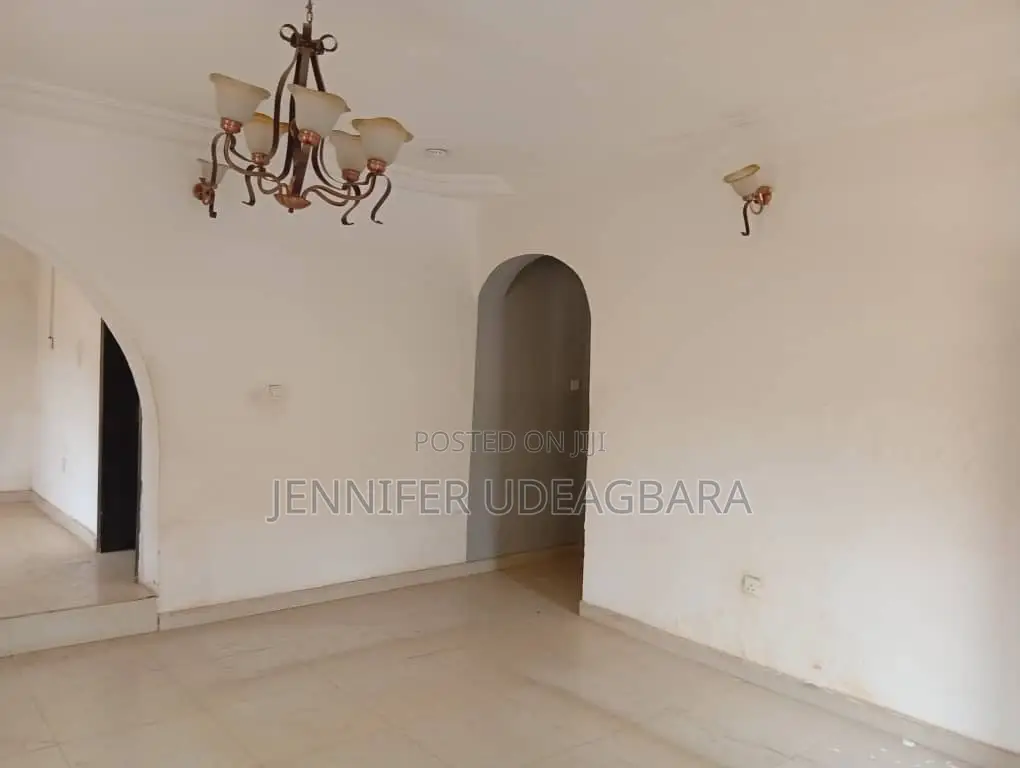 4bdrm Townhouse / Terrace in Legislative Quarters, Apo District in Apo District