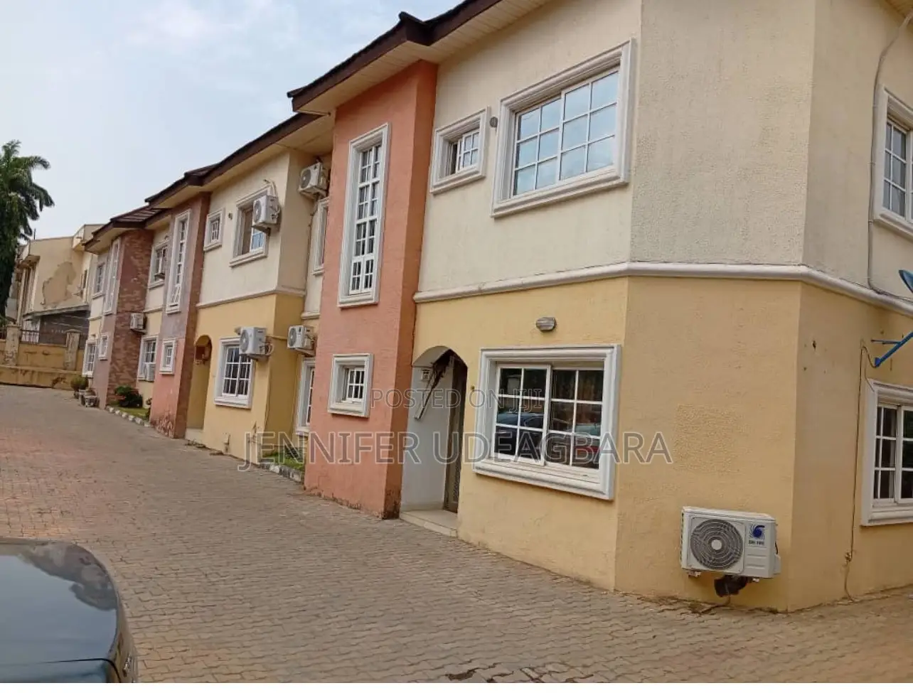 4bdrm Townhouse / Terrace in Legislative Quarters, Apo District in Apo District