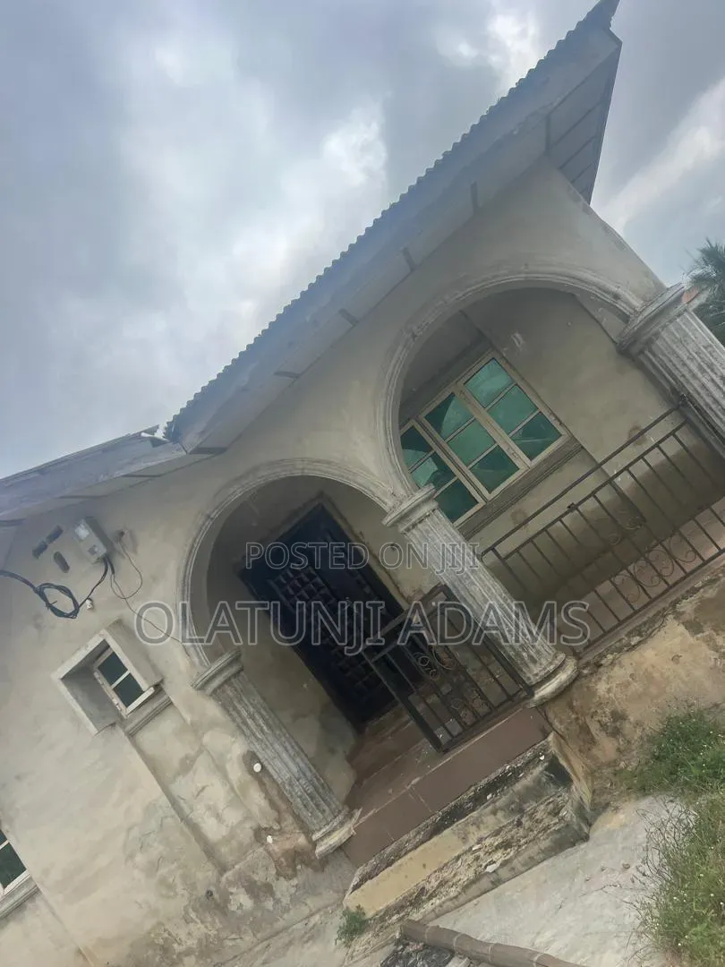 5bdrm Bungalow in Ilupeju Ofatedo, Osogbo for sale in Osogbo