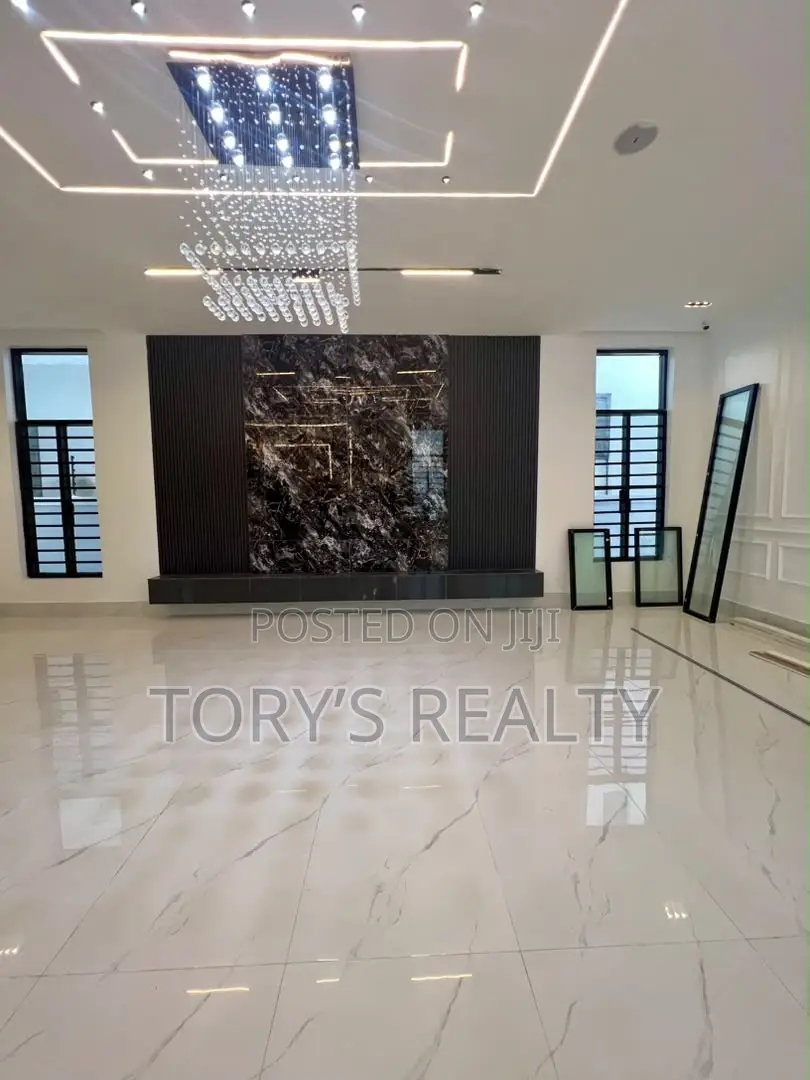 5bdrm Duplex in Chevron for sale in Chevron