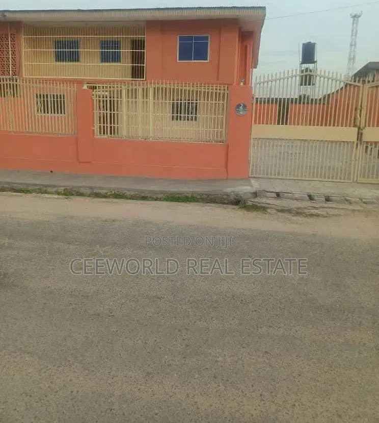 Spacious 3 Bedroom Flat With Another Small Room Available at Oluyole in Oluyole Estate