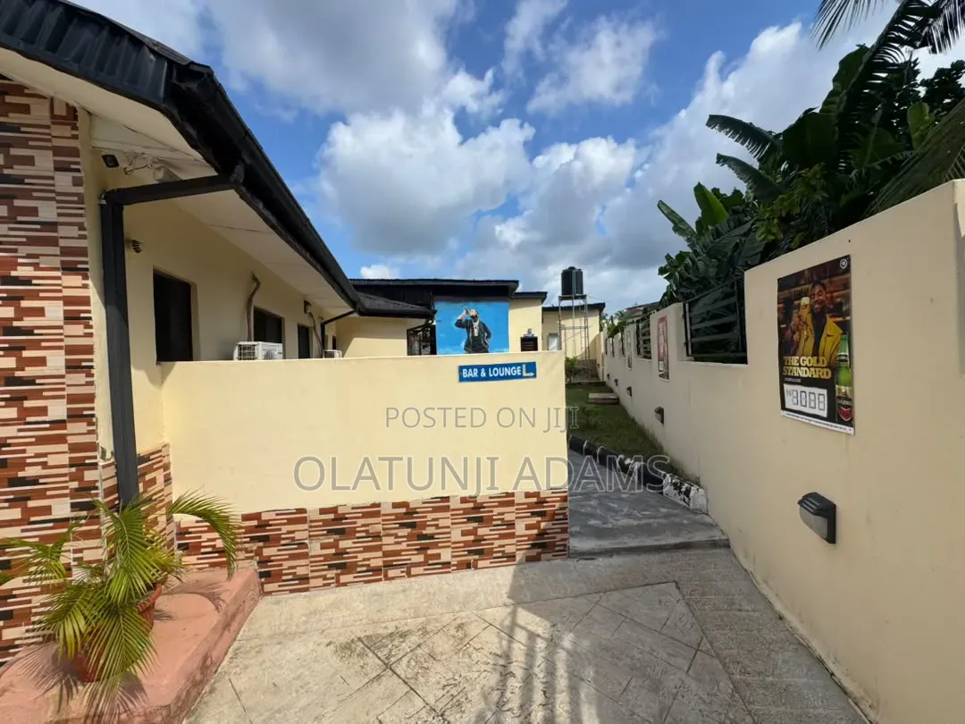 6 Luxuriously Furnished Ensuite Guest Rooms in Osogbo