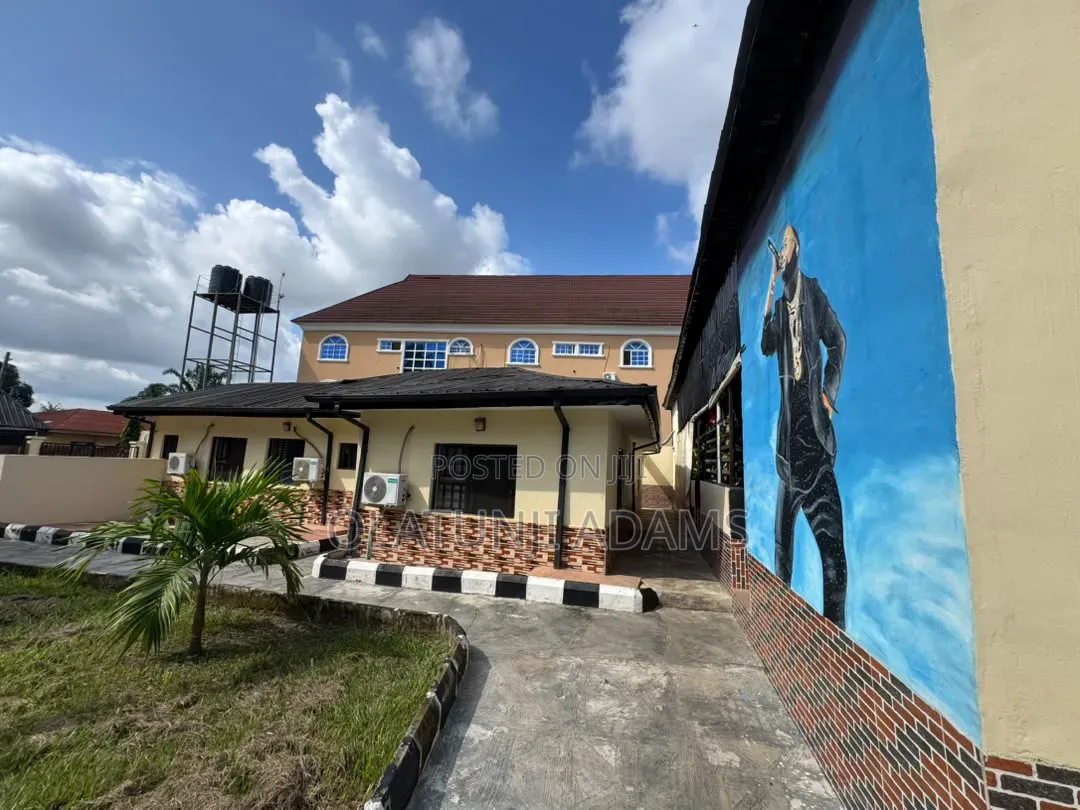 6 Luxuriously Furnished Ensuite Guest Rooms in Osogbo