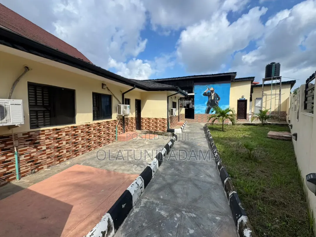 6 Luxuriously Furnished Ensuite Guest Rooms in Osogbo