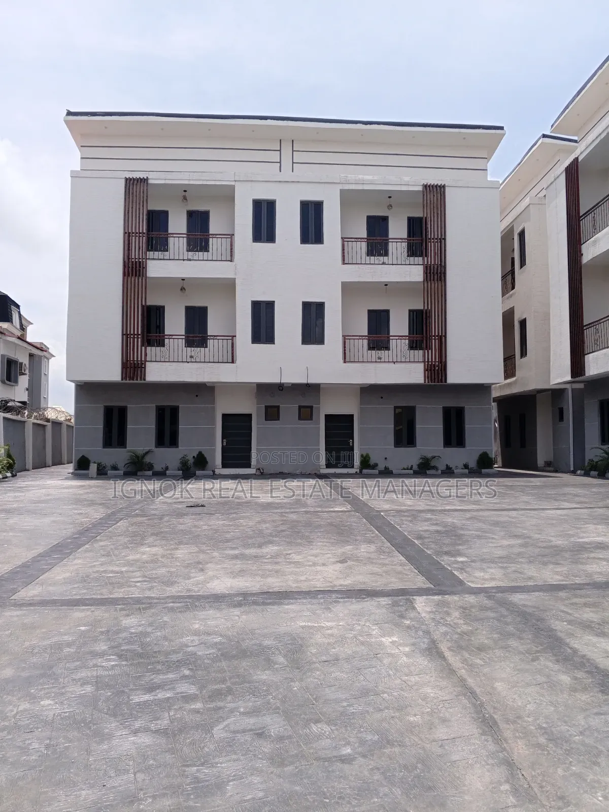 4bdrm Townhouse/Terrace in Utako for Sale in Utako