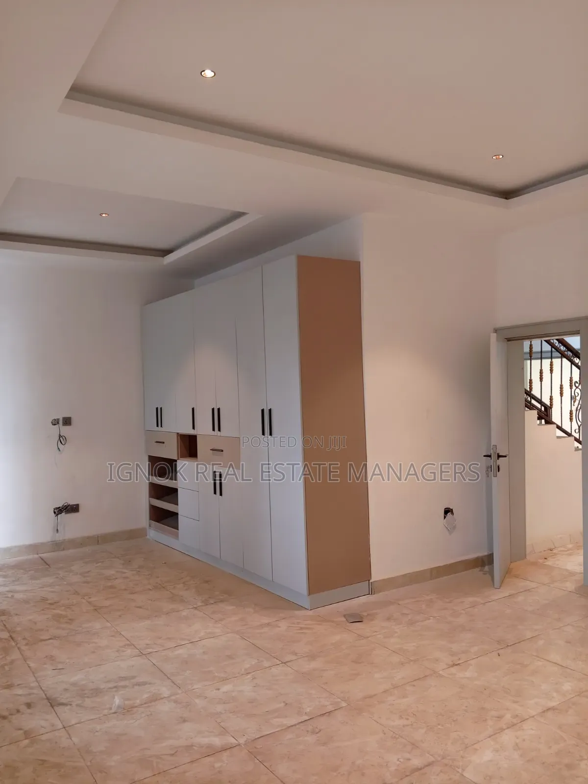 4bdrm Townhouse/Terrace in Utako for Sale in Utako