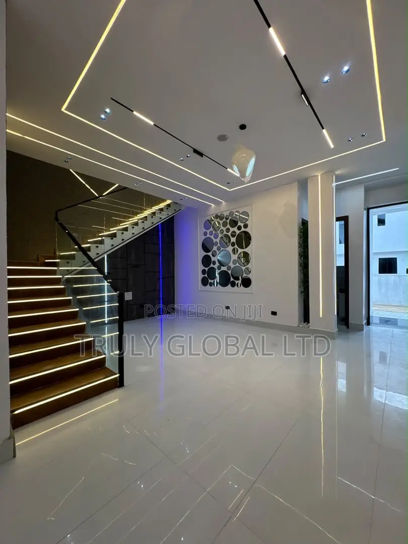 4bdrm Duplex in Lekki County, Ikota for sale in Ikota