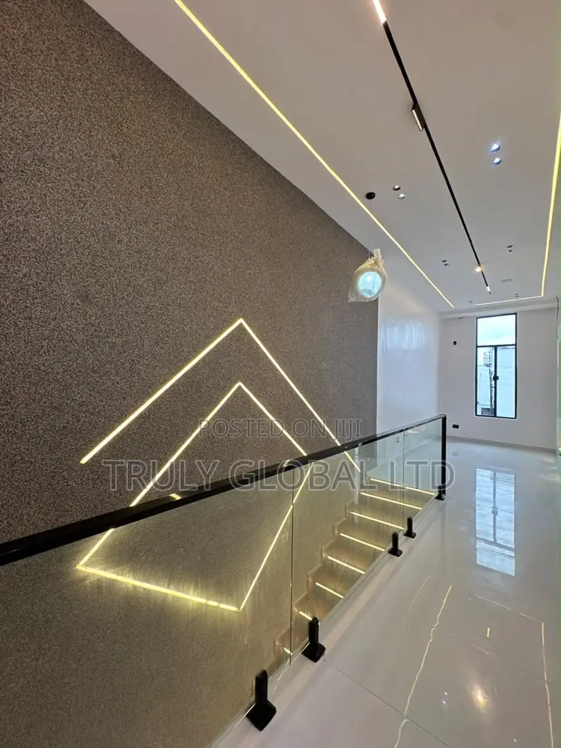4bdrm Duplex in Lekki County, Ikota for sale in Ikota