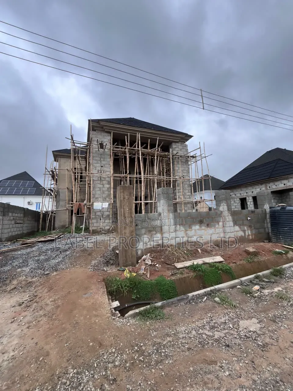 5bdrm Duplex in Sungold Estate for sale in Galadimawa