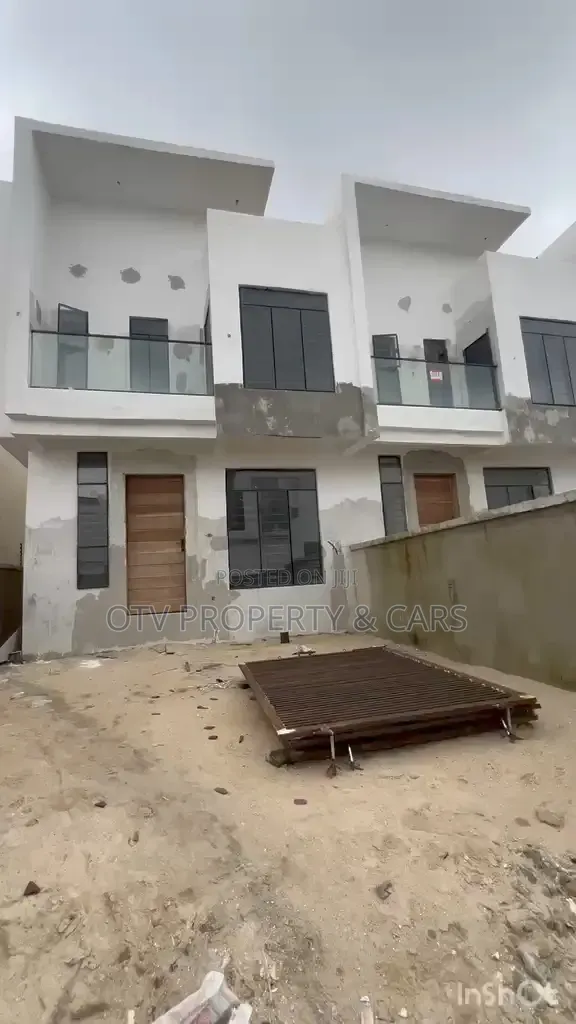 4bdrm Townhouse/Terrace in Ikota for sale in Ikota