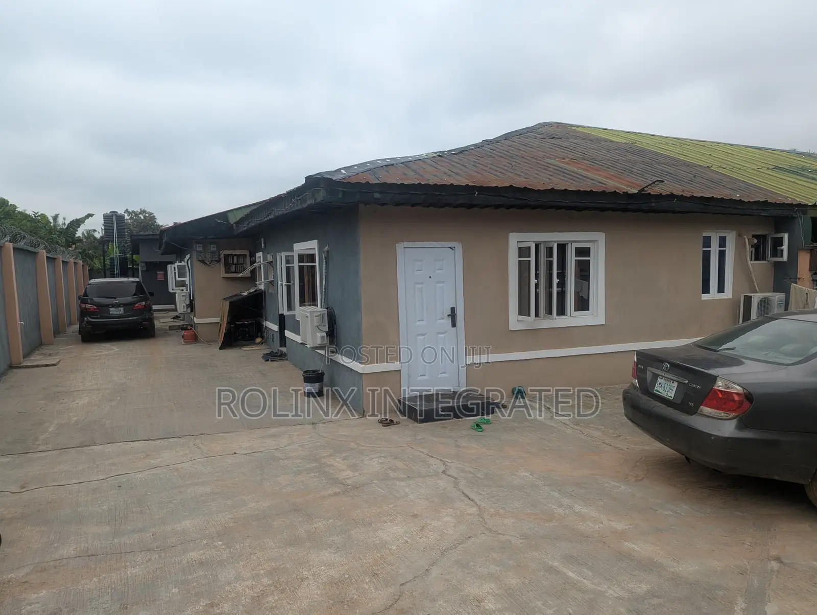 5bdrm Bungalow in Old Ife Road, Alakia for sale in Alakia