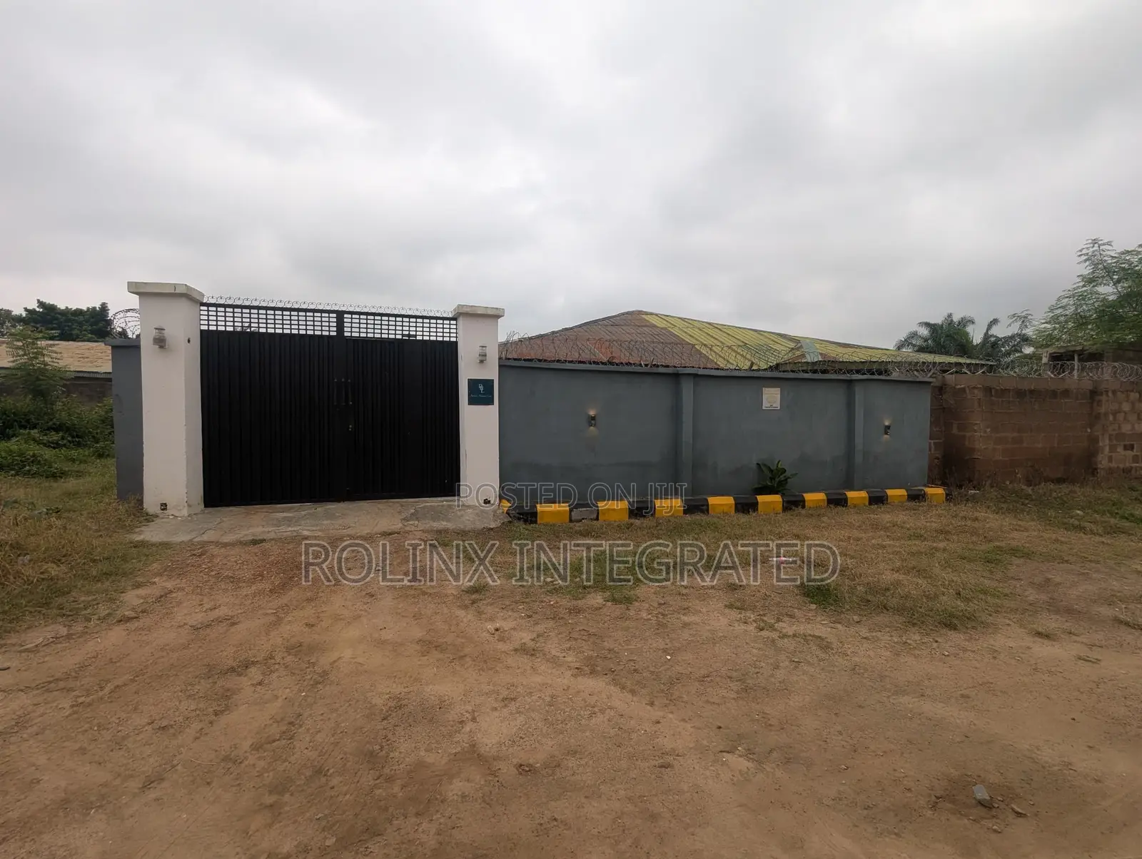 5bdrm Bungalow in Old Ife Road, Alakia for sale in Alakia