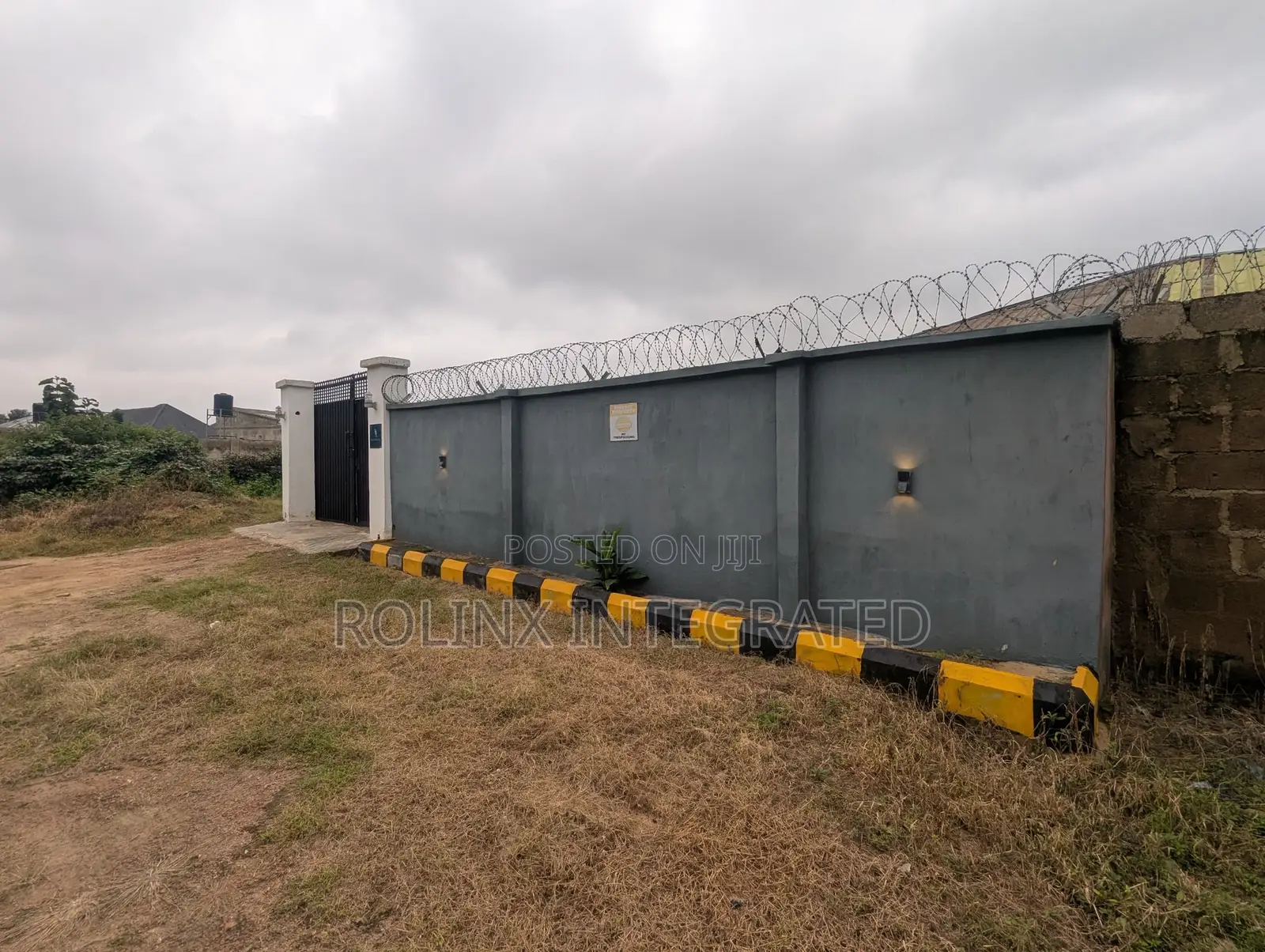 5bdrm Bungalow in Old Ife Road, Alakia for sale in Alakia
