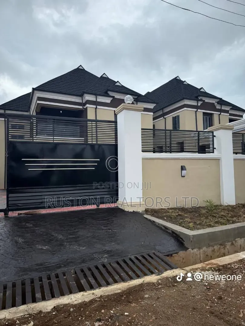5bdrm Duplex in Ibadan for sale in Ibadan