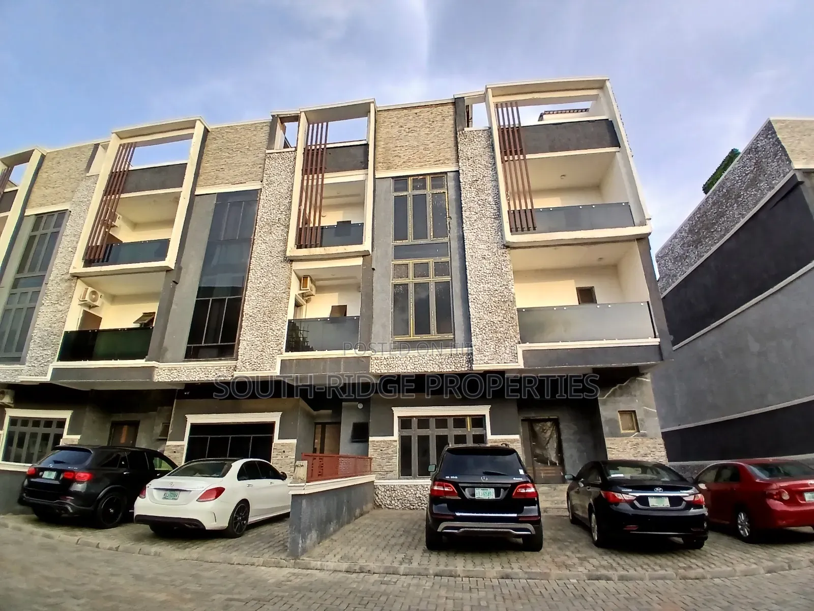6bdrm Townhouse/Terrace in Wuye for Sale in Wuye