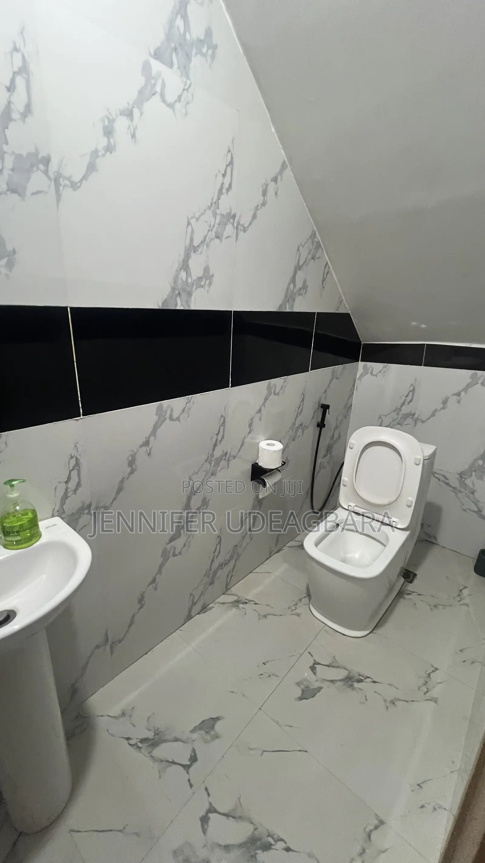 4bdrm Townhouse / Terrace in Legislative Quarters, Apo District in Apo District