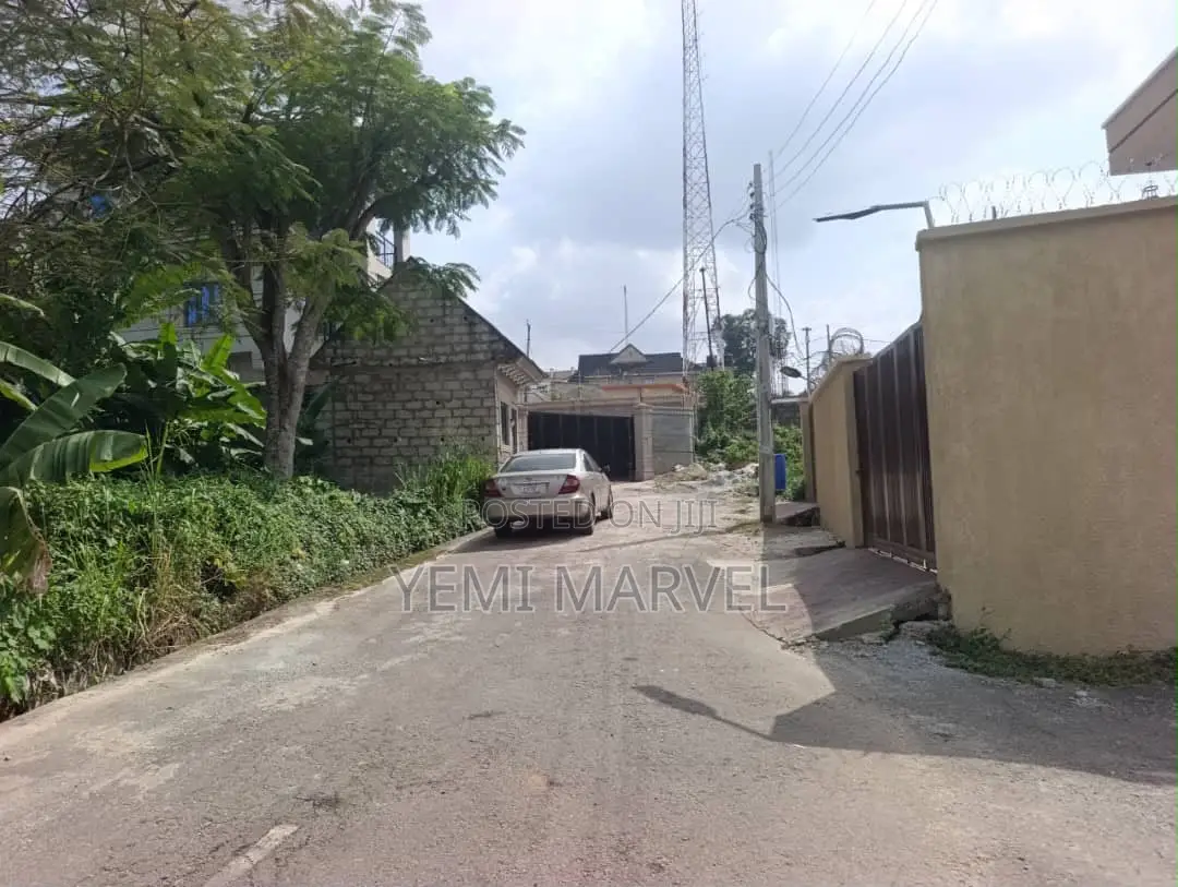 460 SQM at Federal Housing Estate, Ikolaba GRA, Ibadan in Agodi