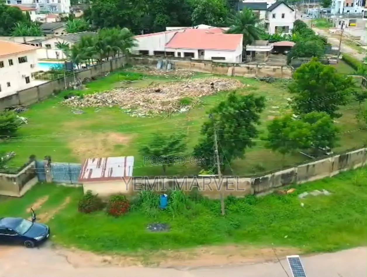831sqm Inside Kobiowu Crescent Iyaganku GRA, Ibadan With C of O in Iyanganku