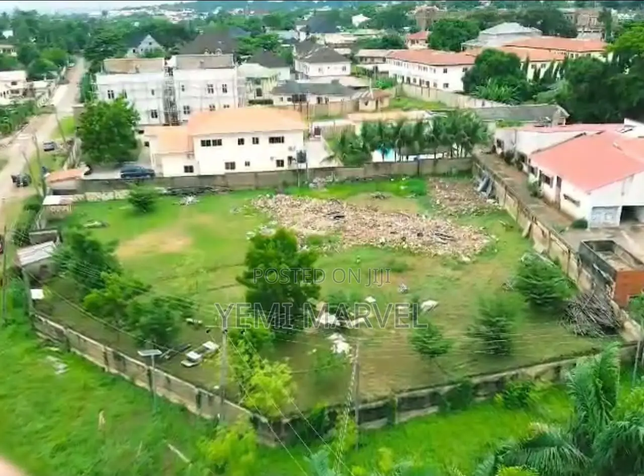 831sqm Inside Kobiowu Crescent Iyaganku GRA, Ibadan With C of O in Iyanganku