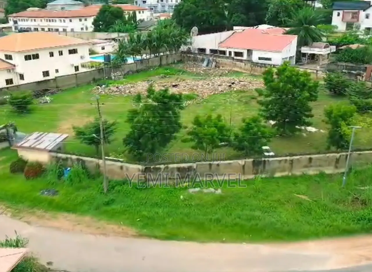 831sqm Inside Kobiowu Crescent Iyaganku GRA, Ibadan With C of O in Iyanganku