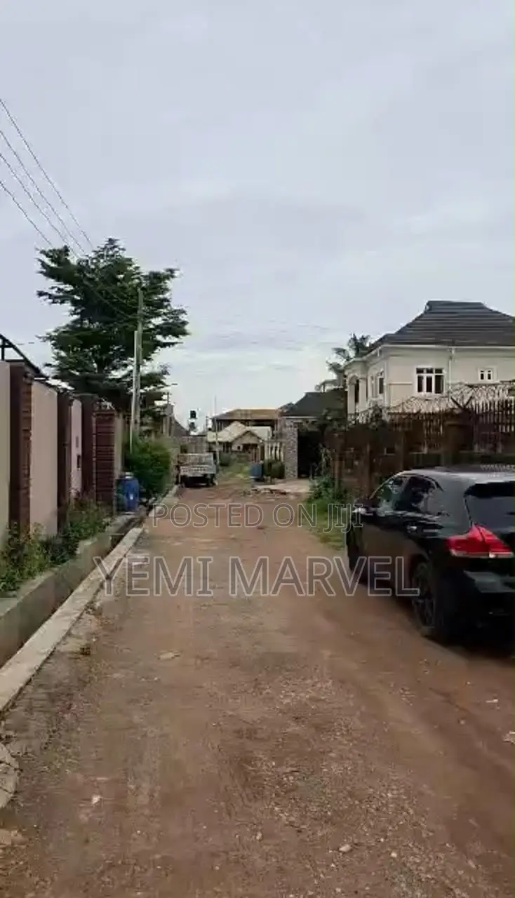 6bdrm Block of Flats in Emmanuel Estate, Off, Idishin for sale in Idishin