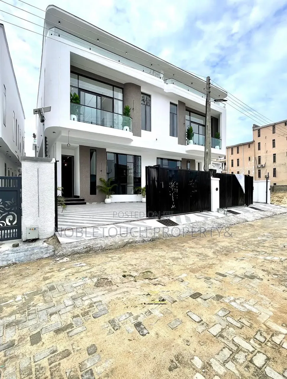 4bdrm Duplex in Ikota Lekki Lagos for sale in Ikota