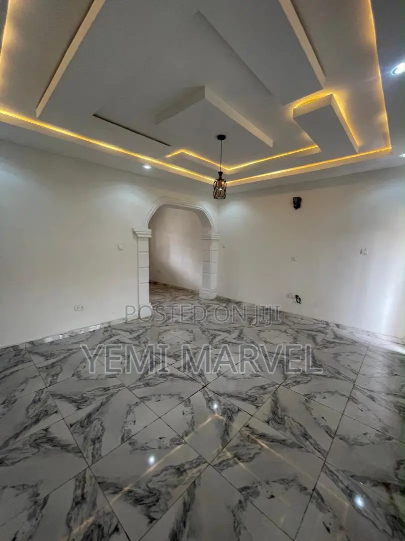 2bdrm Block of Flats in Ireakari Estate, for rent in Akala Express