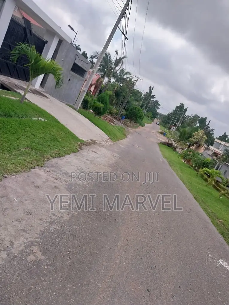 610sqm Cornerpiece Land on Tarred Road at Oba Adesida, Iyaganku GRA in Iyanganku