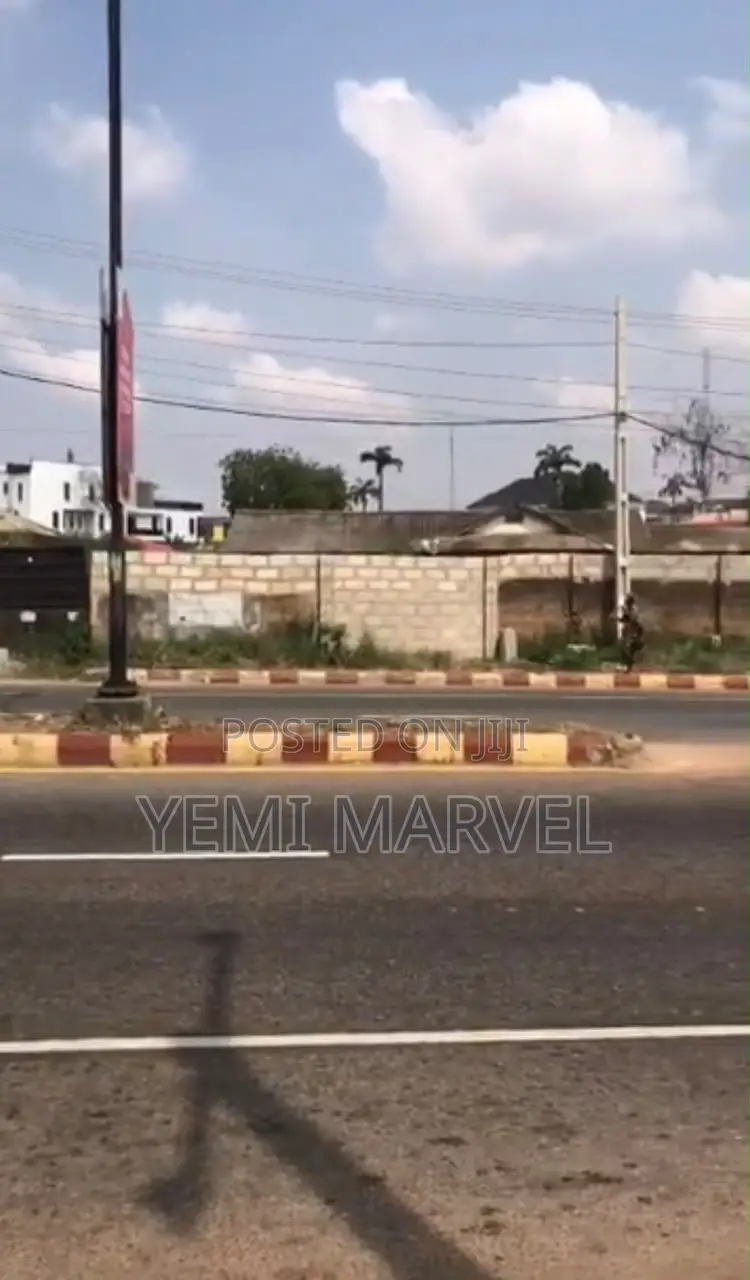 2437sqm of Commercial Land With C of O Along U.C.H / Gate Road, Ib in Old Bodija