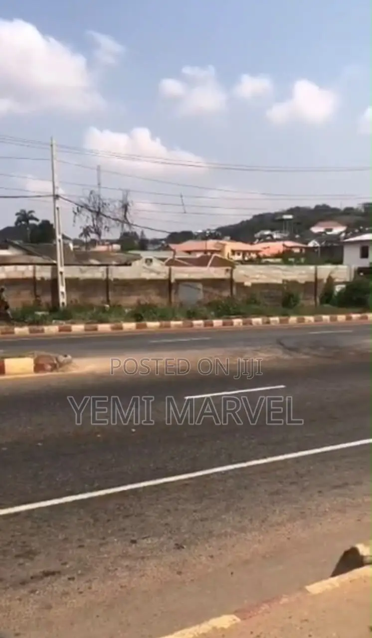 2437sqm of Commercial Land With C of O Along U.C.H / Gate Road, Ib in Old Bodija
