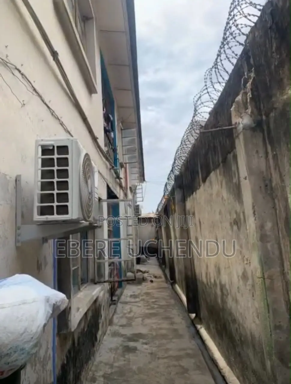 3bdrm Block of Flats in Aguda Surulere Lagos for sale in Aguda / Surulere