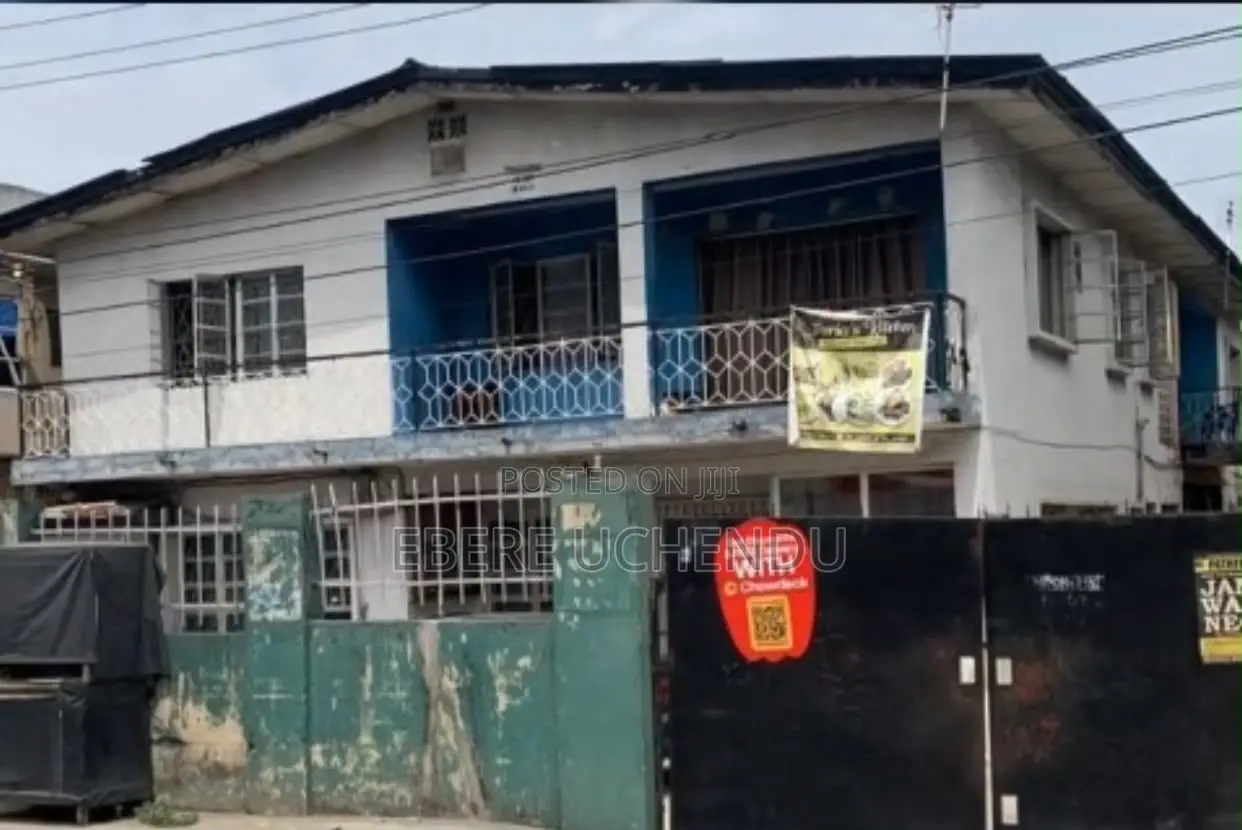 3bdrm Block of Flats in Aguda Surulere Lagos for sale in Aguda / Surulere