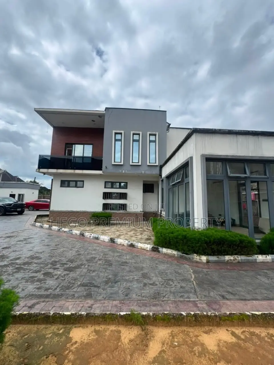 4bdrm Duplex in Mercy Land Extension, East West Road for sale in East West Road