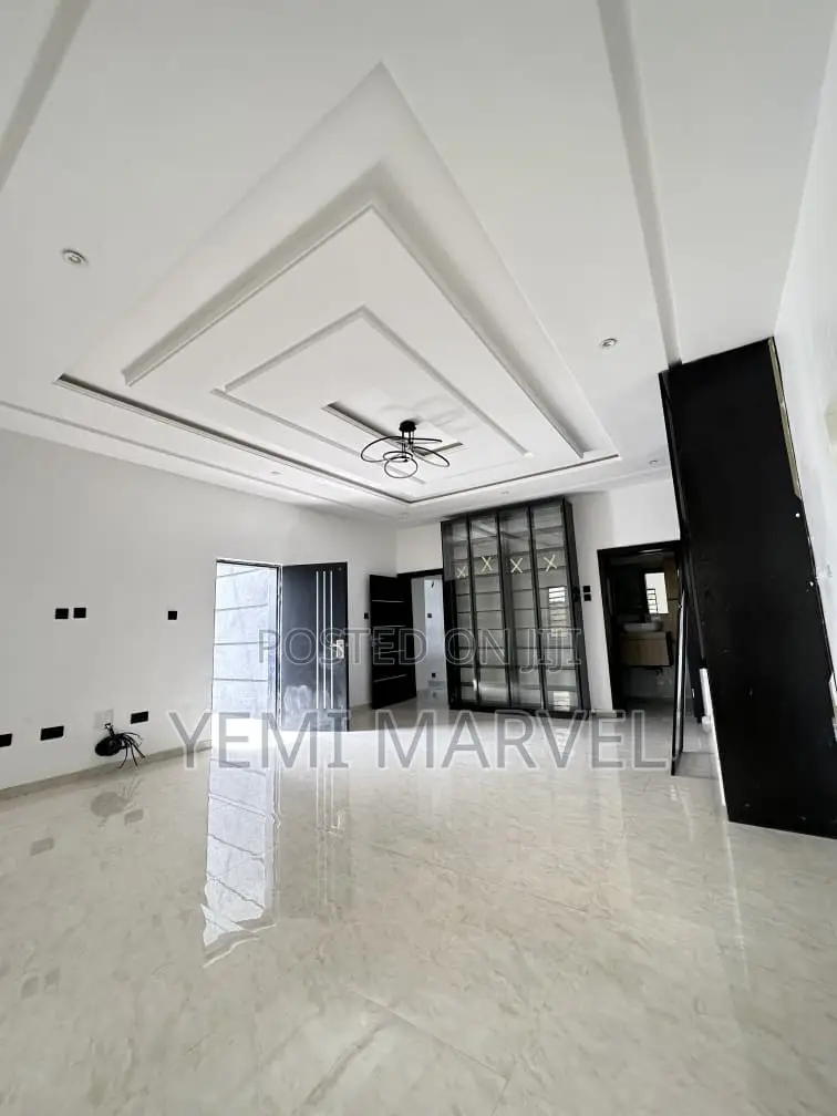5bdrm Duplex in Old Bodija Estate, for sale in Bodija