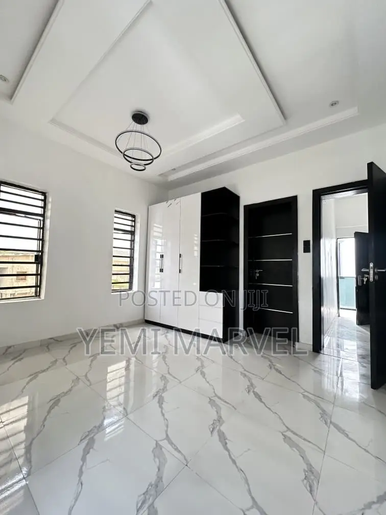 5bdrm Duplex in Old Bodija Estate, for sale in Bodija