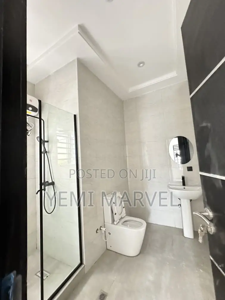 5bdrm Duplex in Old Bodija Estate, for sale in Bodija