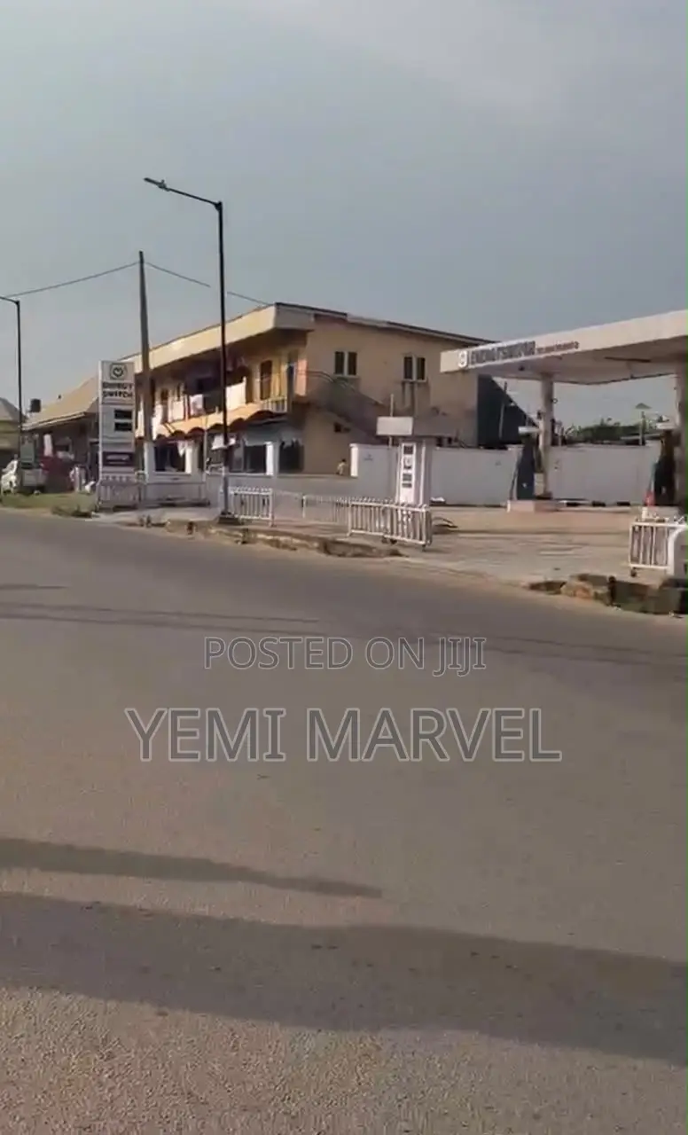 505sqm of Commercial Land Located Along Ologuneru Road, Ibadan. in Ologuneru