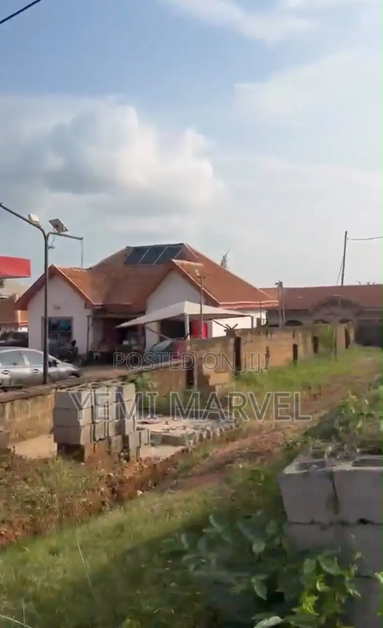 505sqm of Commercial Land Located Along Ologuneru Road, Ibadan. in Ologuneru