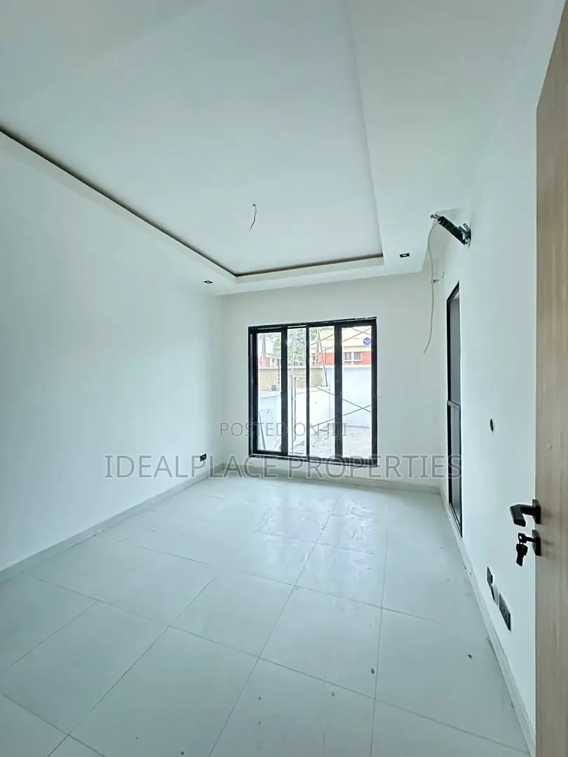 4bdrm Townhouse/Terrace in Ademola Adetokunbo for sale in Ademola Adetokunbo
