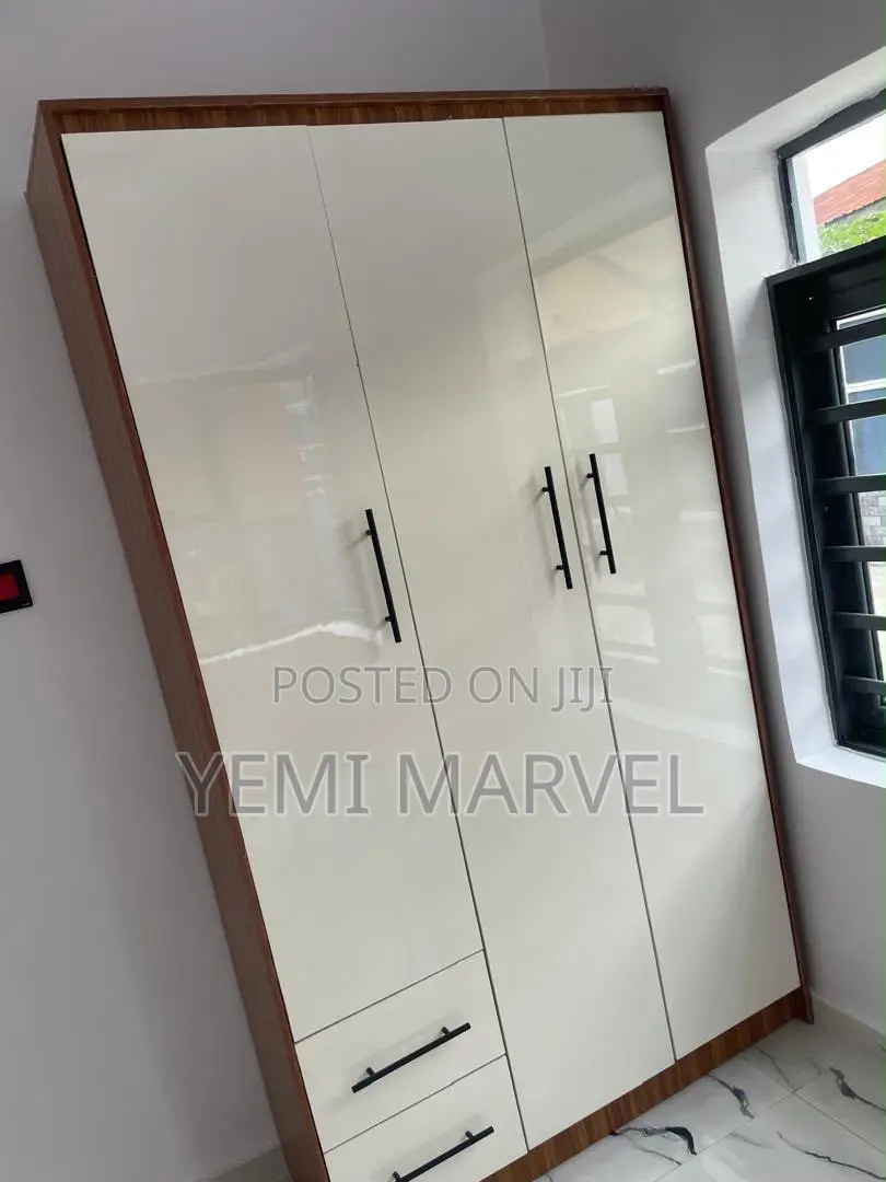 5bdrm Block of Flats in Akuru Olusetan for sale in Akala Express