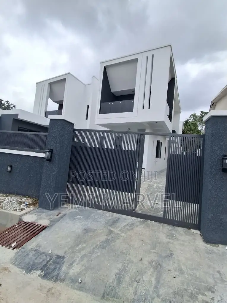 4bdrm Duplex in Dejo Oyelesi, Old for sale in Bodija