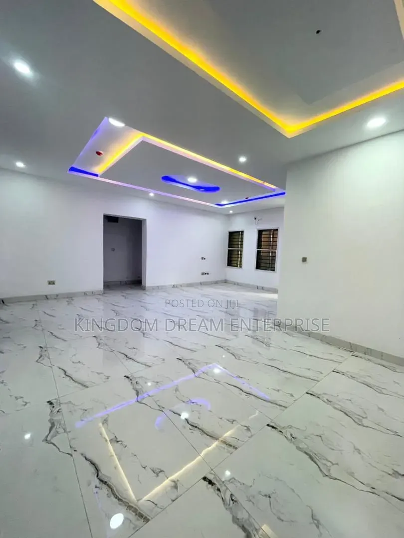 2bdrm Apartment in Lekki Phase 1 Lagos for rent in Lekki Phase 1