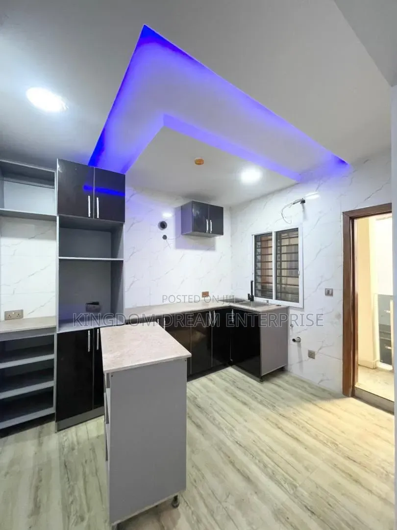 2bdrm Apartment in Lekki Phase 1 Lagos for rent in Lekki Phase 1
