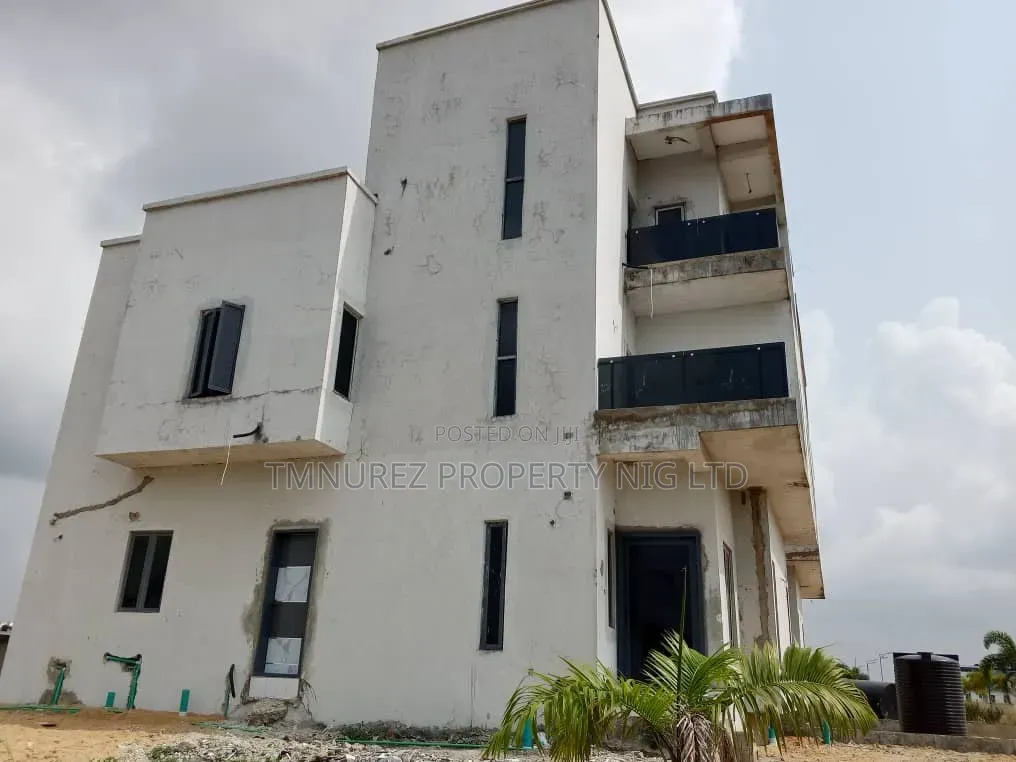 5bdrm Duplex in Off Lekki-Epe Expressway for sale in Off Lekki-Epe Expressway