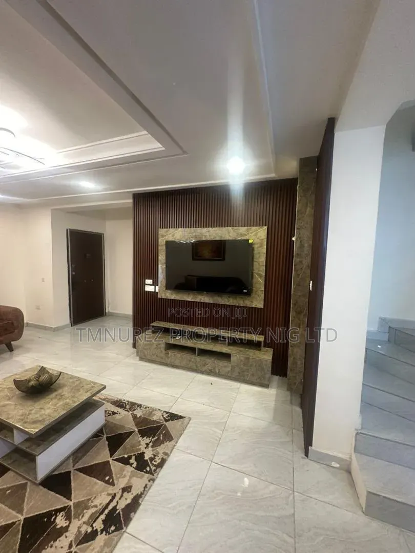 Furnished 3bdrm Duplex in Haris Drive Vgc for rent in VGC / Ajah