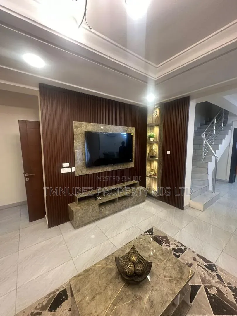 Furnished 3bdrm Duplex in Haris Drive Vgc for rent in VGC / Ajah