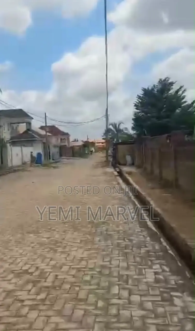 800sqm of Land With Demolishable Building at Palace Bus Stop Akala Way in Akobo