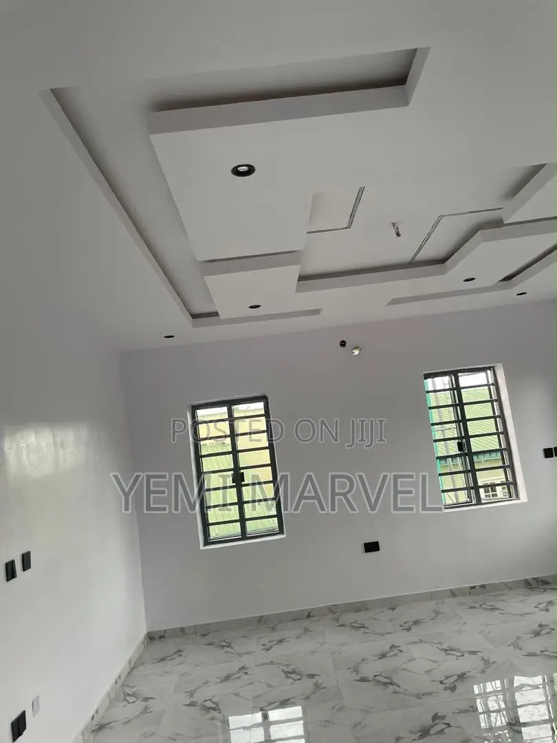 3bdrm Duplex in Olusoji, Off Akala for sale in Oluyole Estate
